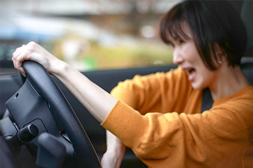 誘因事故（非接触事故）とは？ 事故後の対処法を解説